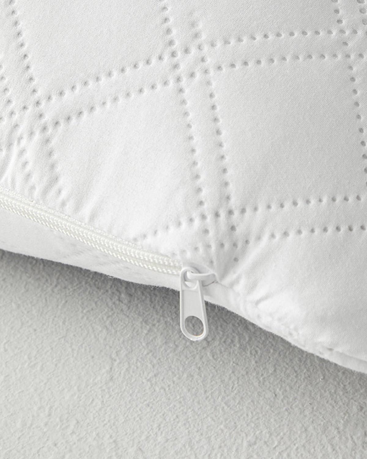 Star Quilted Pillow Protector 50x70 cm White
