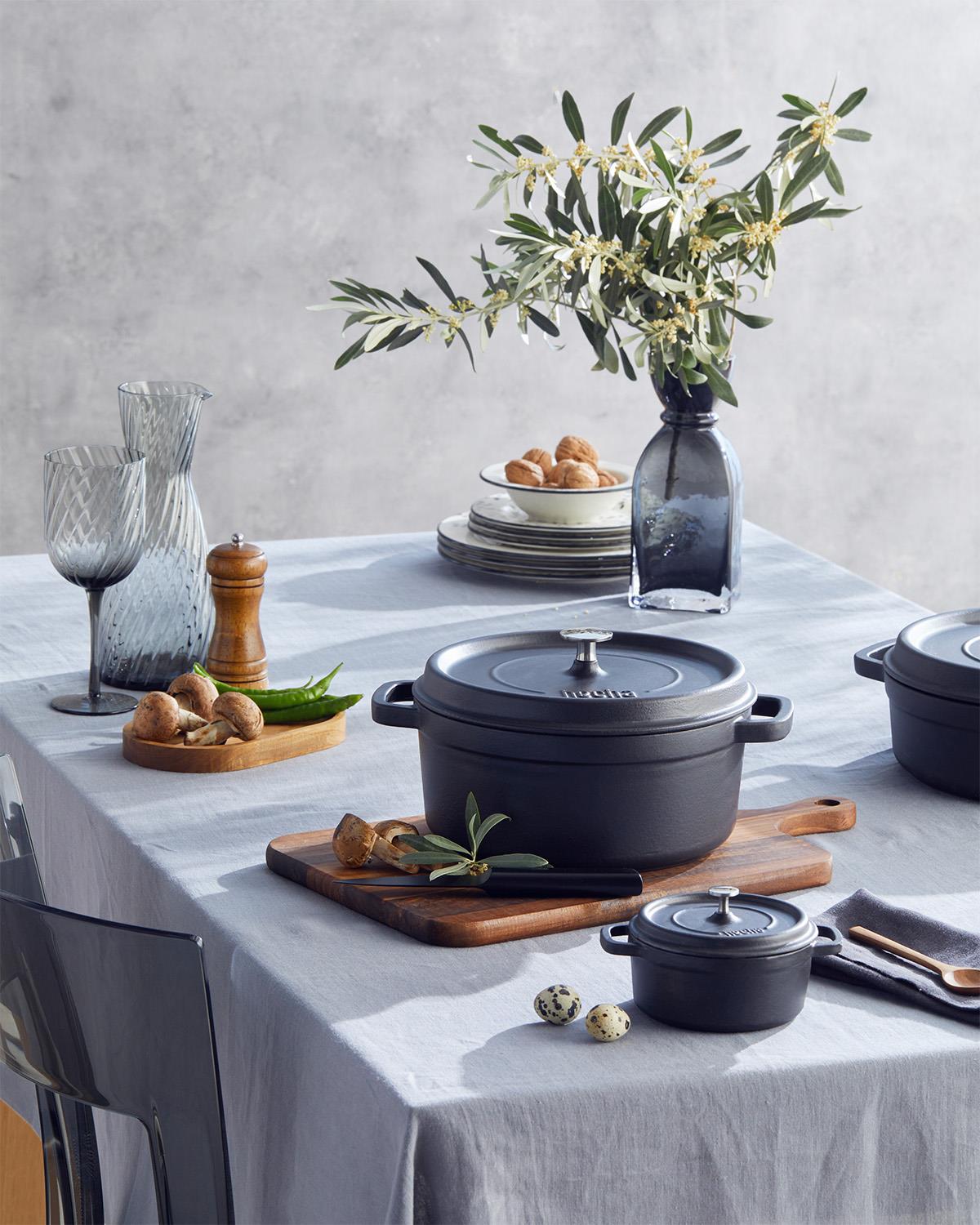 Tigaie grill rotunda, Hecha, fonta, 28x4 cm, negru