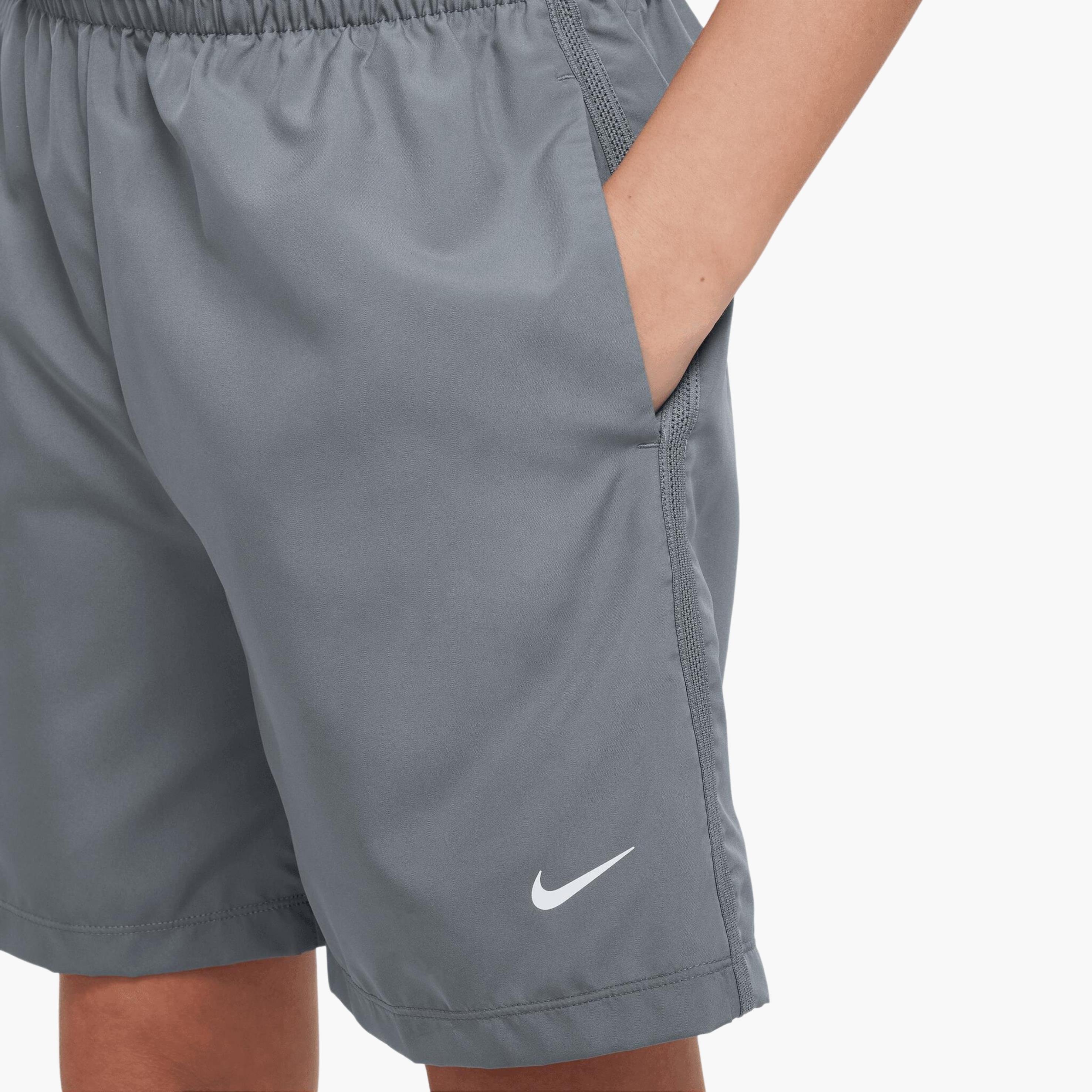  Nike Multi Dri-FIT Genç Çocuk Antrenman Şortu