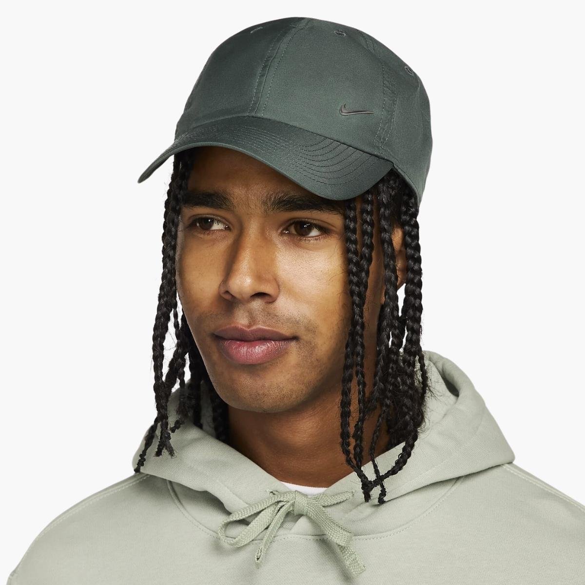 Nike Dri-FIT Club Yumuşak Metal Swoosh Şapka
