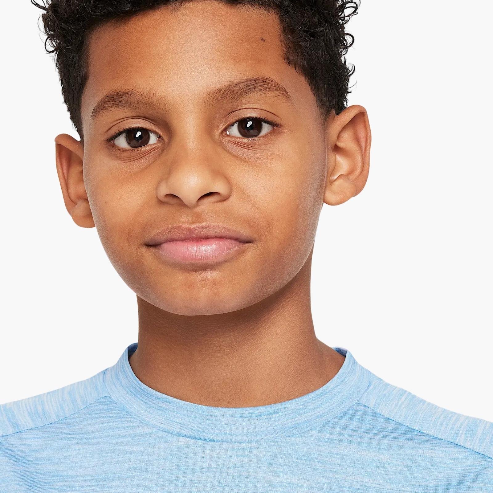 Nike Dri-FIT Multi Genç Çocuk Tişört