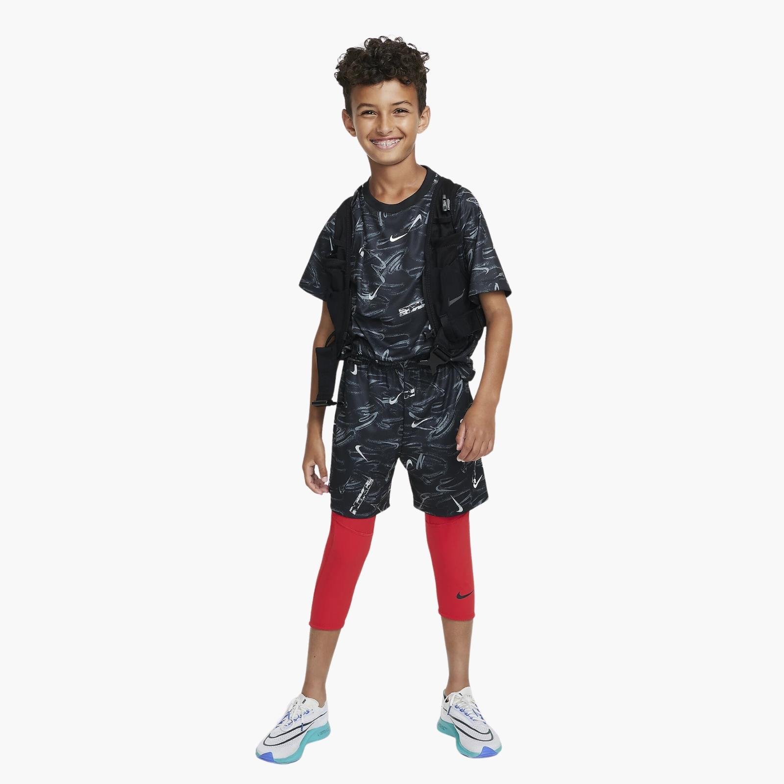 Nike Multi Dri-FIT Genç Çocuk Şortu