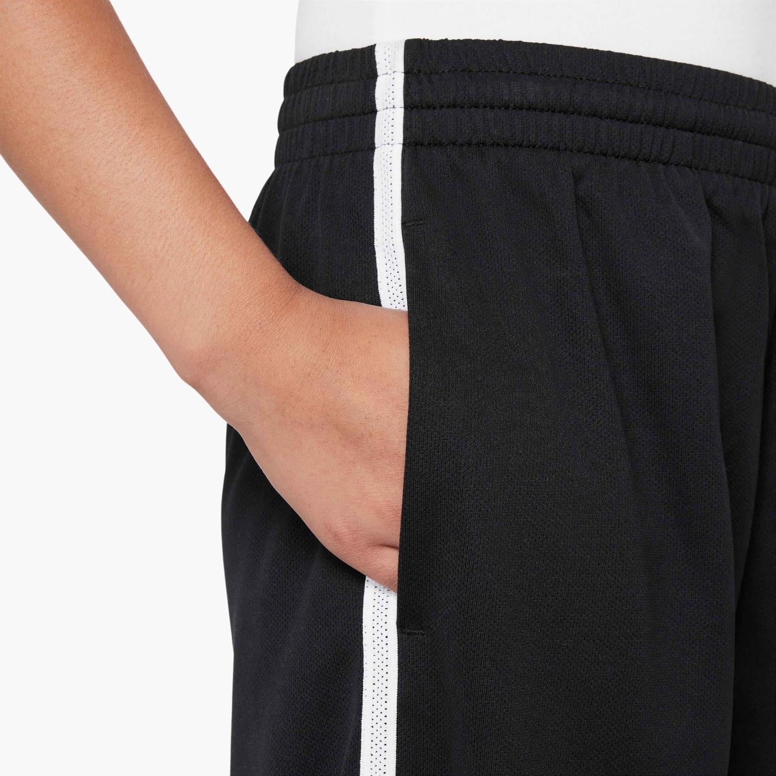 Nike Multi Dri-FIT Genç Çocuk Şortu