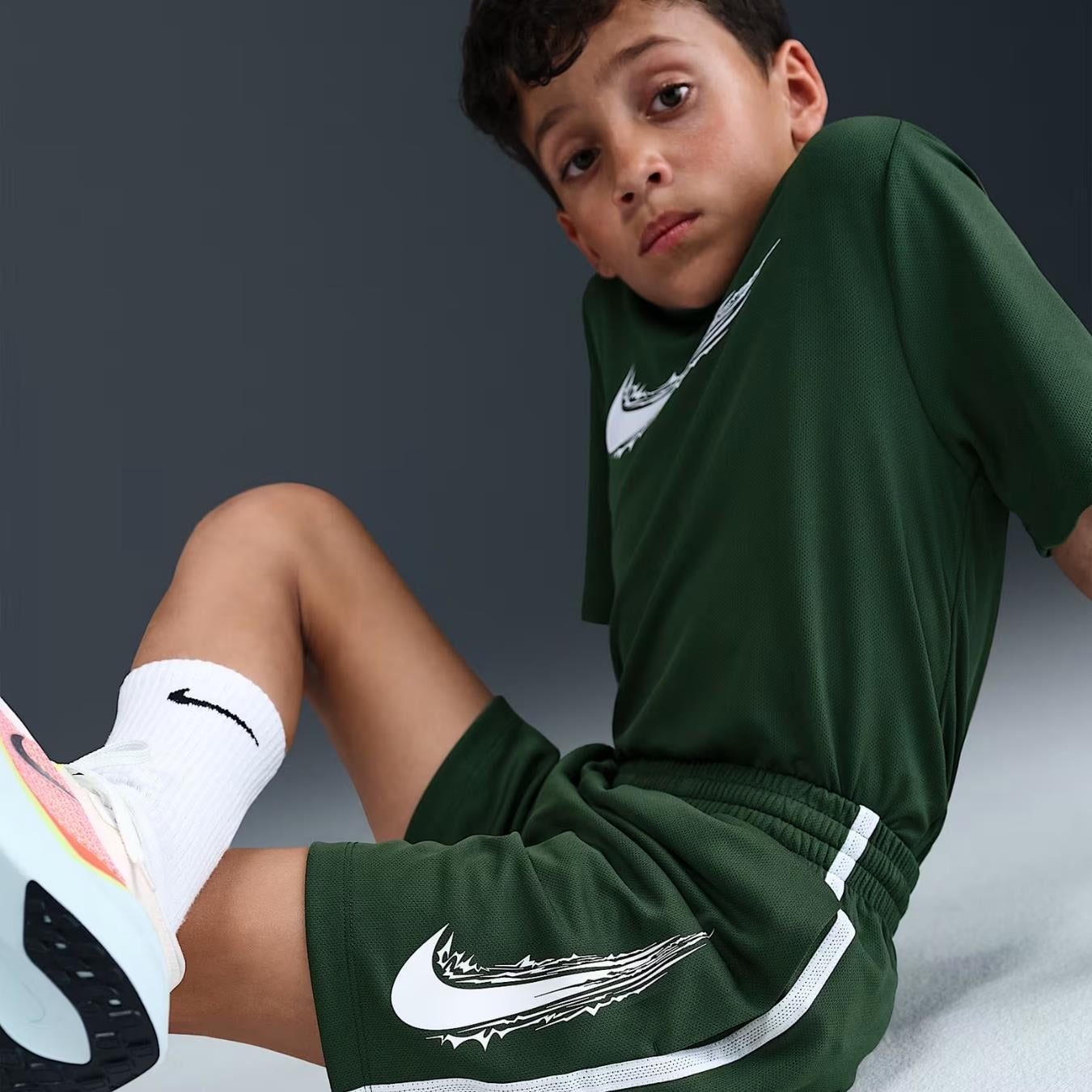 Nike Multi Dri-FIT Genç Çocuk Şortu - Koyu Yeşil