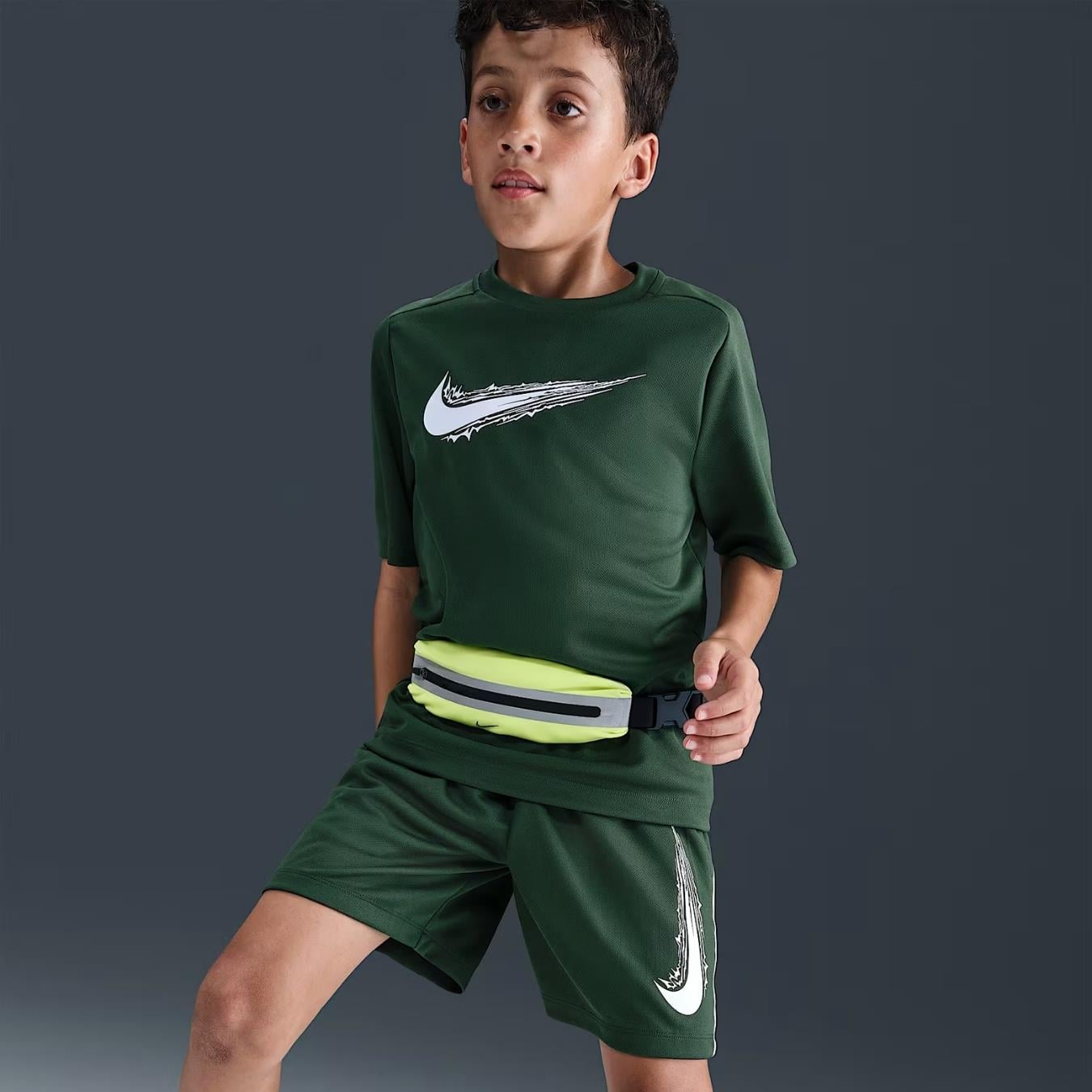 Nike Multi Dri-FIT Genç Çocuk Şortu - Koyu Yeşil