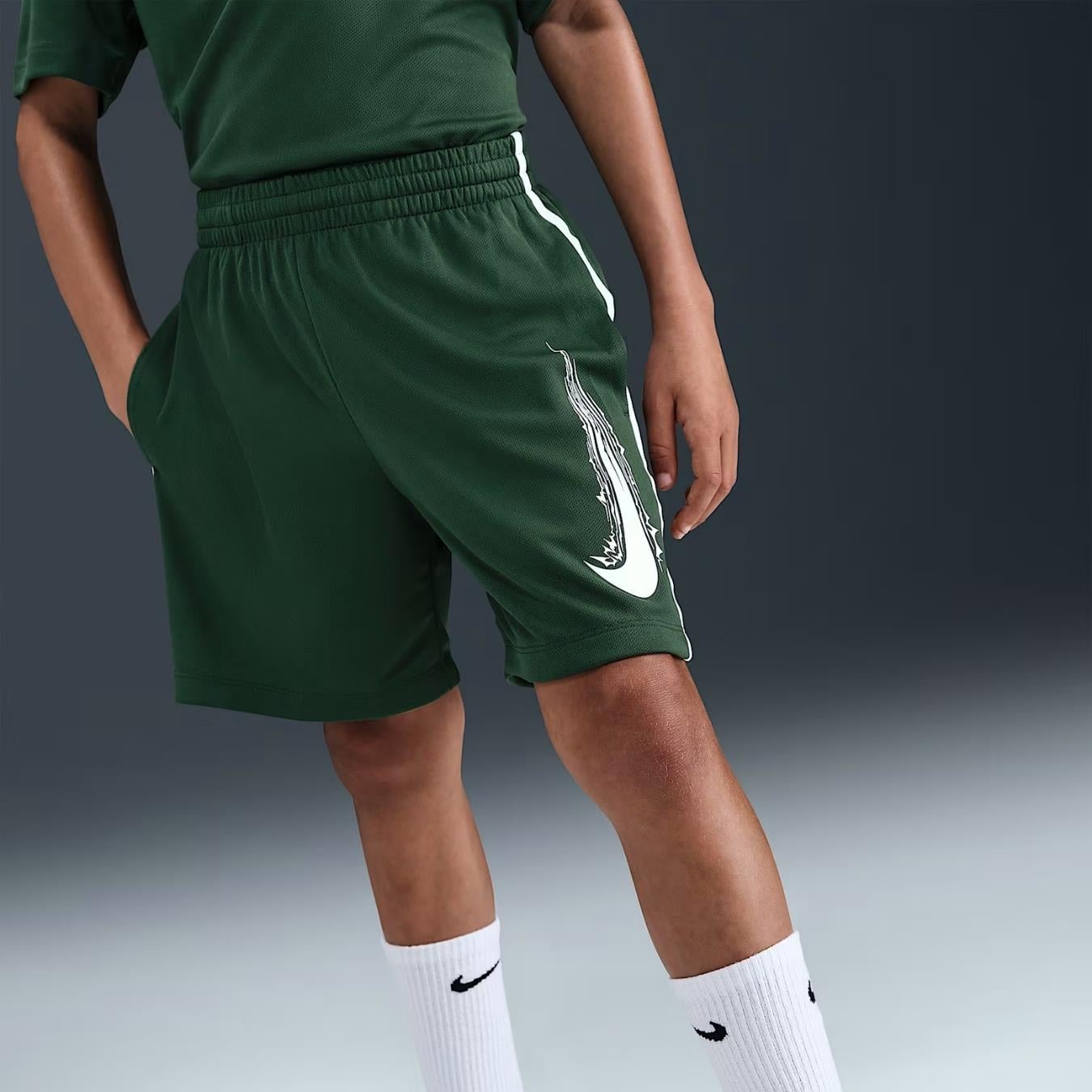 Nike Multi Dri-FIT Genç Çocuk Şortu - Koyu Yeşil