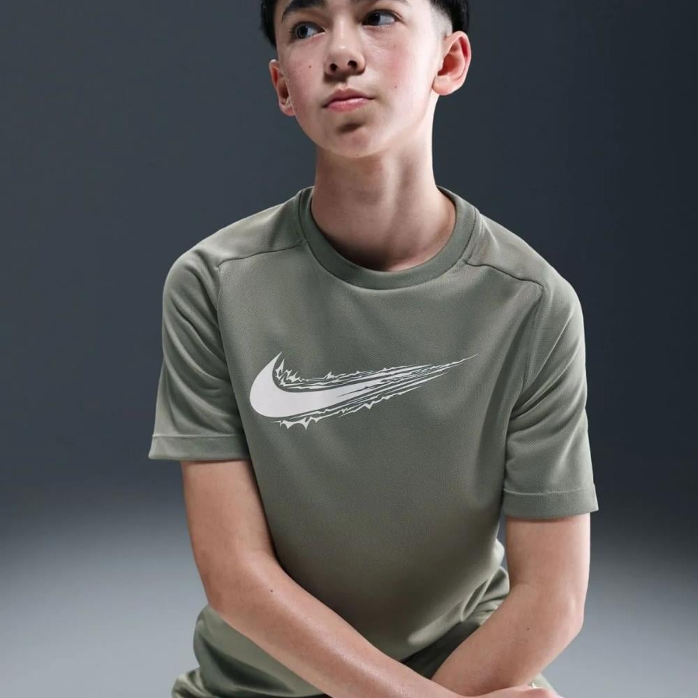 Nike Multi Dri-FIT Genç Çocuk T-Shirt 