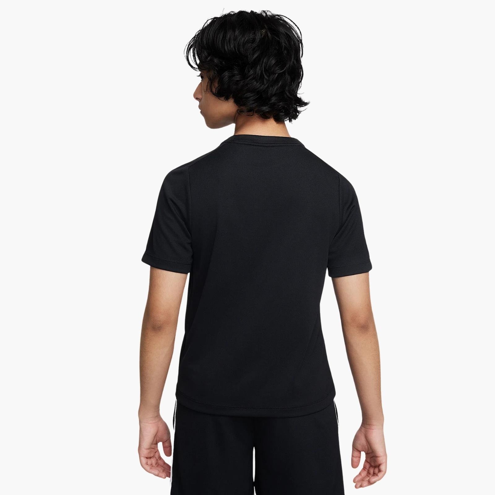 Nike Multi Dri-FIT Genç Çocuk T-Shirt