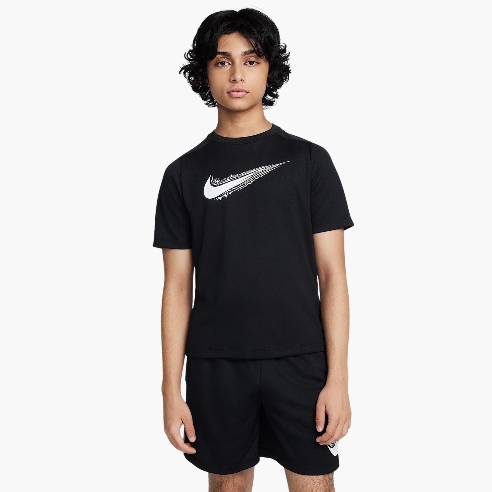 Nike Multi Dri-FIT Genç Çocuk T-Shirt
