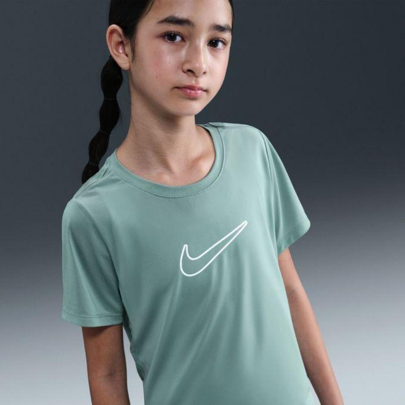 Nike One Dri-FIT Fitted Genç Kız Antrenman T-Shirt - Yeşil