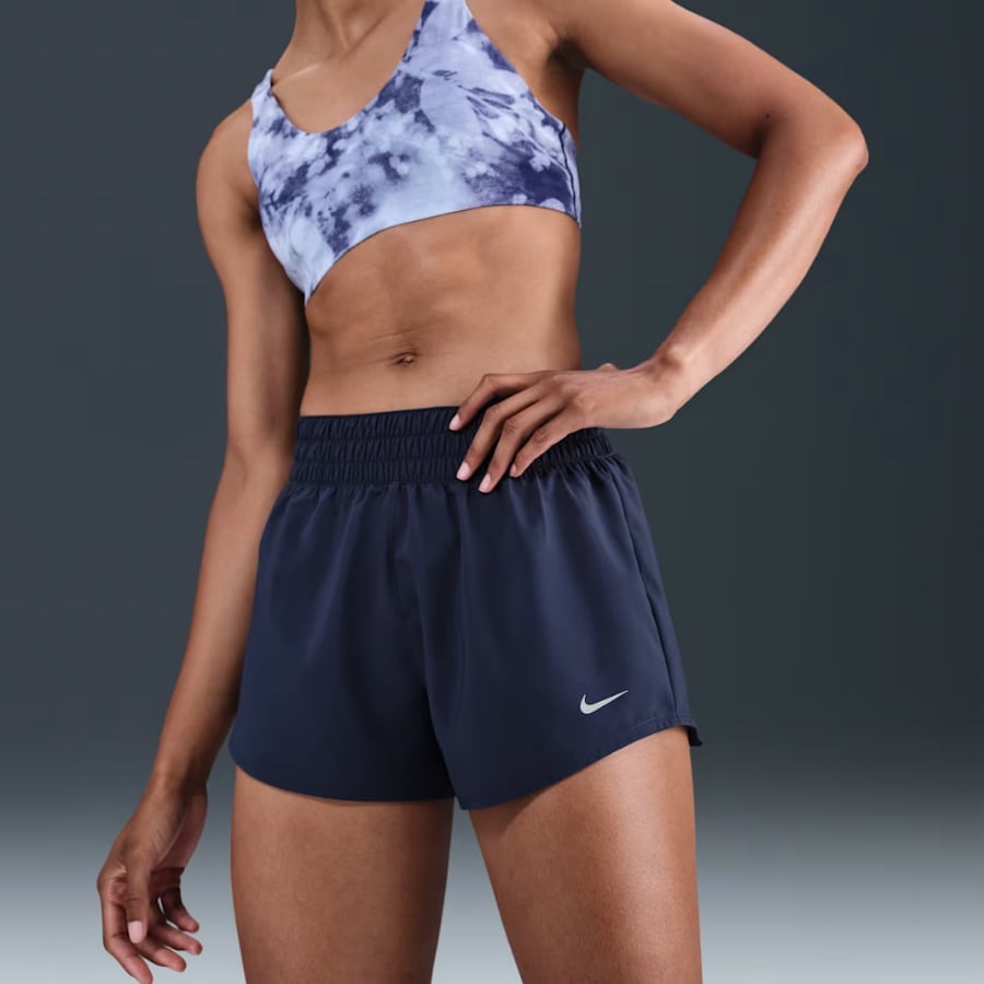 Nike One Dri-FIT Orta Belli Kısa Astarlı Şort 8 cm