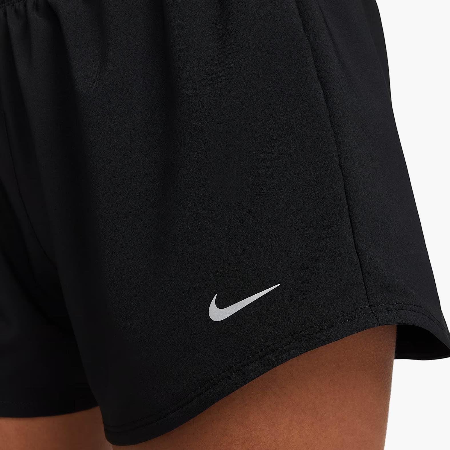 Nike One Dri-FIT Orta Belli Kısa Astarlı Şort 8 cm - Siyah