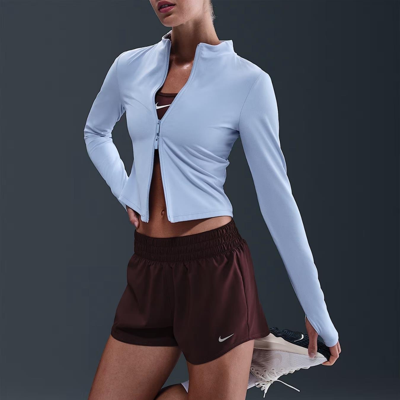 Nike One Dri-FIT Orta Belli Kısa Astarlı Şort 8 cm