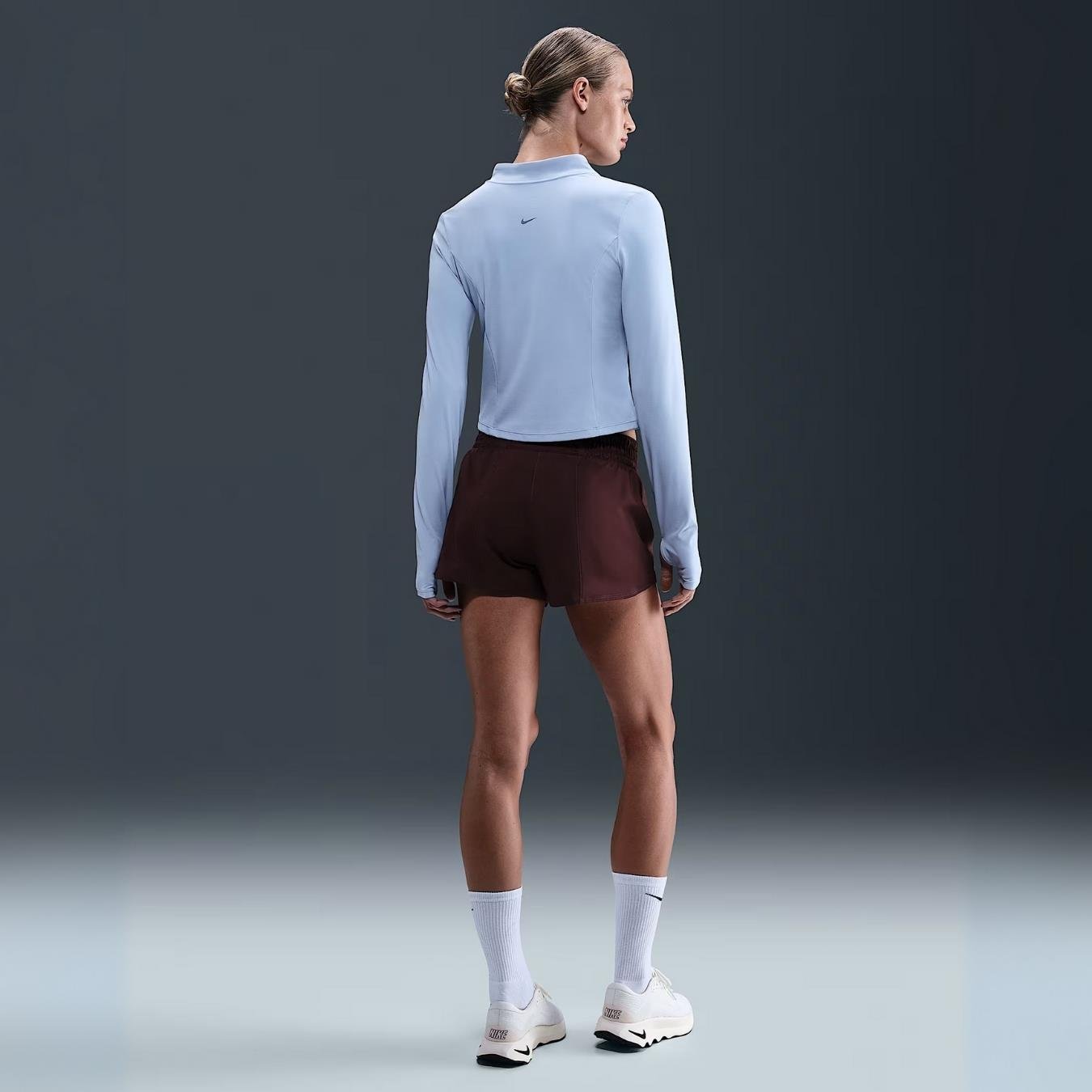 Nike One Dri-FIT Orta Belli Kısa Astarlı Şort 8 cm