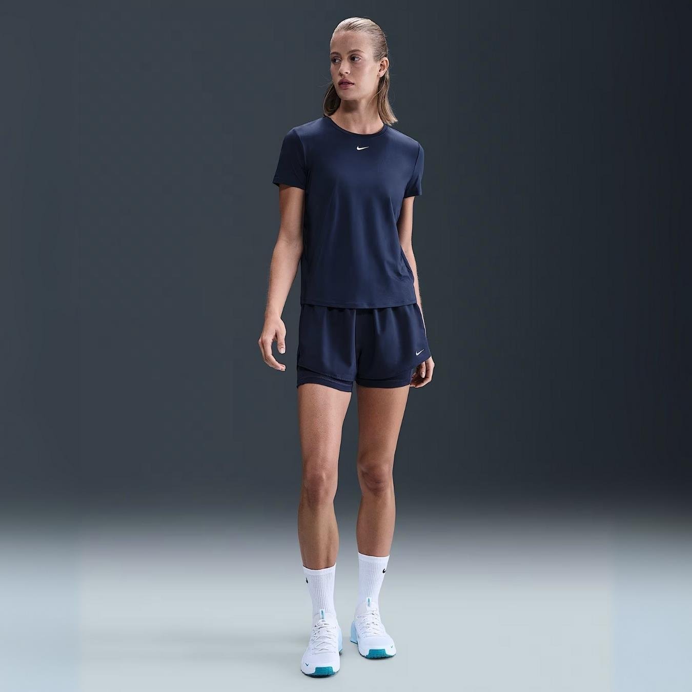 Nike One Dri-FIT Yüksek Bel 8 cm 2'si 1 Arada Şort -Lacivert