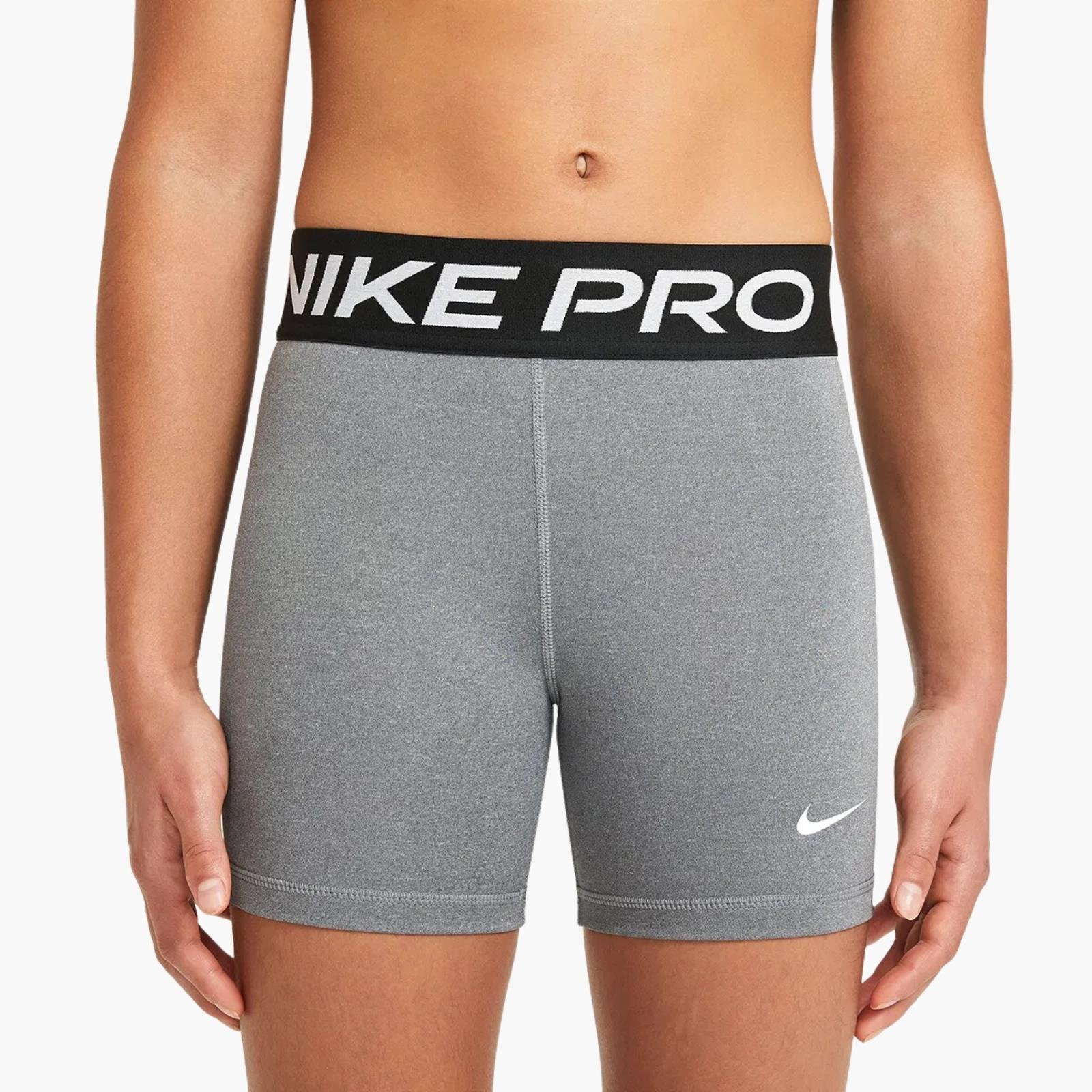 Nike PRO Dri-FIT 3'ü 1 Arada 8 cm Genç Kız Şortu