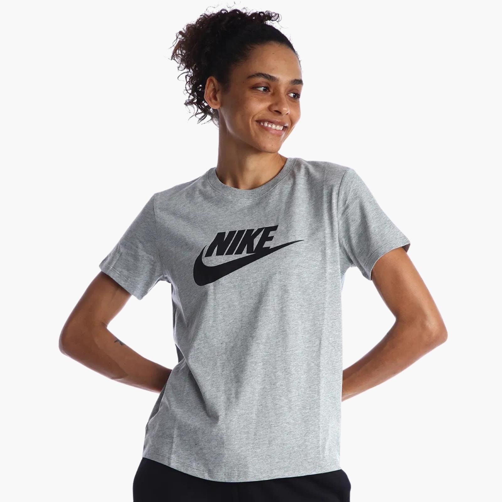 Nike Sportswear Essentials Futura Logo T-Shirt