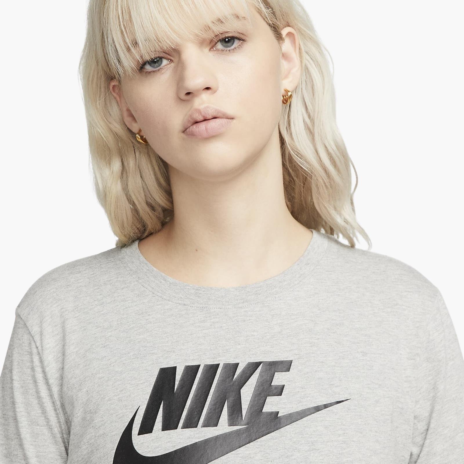 Nike Sportswear Essentials Futura Logo T-Shirt