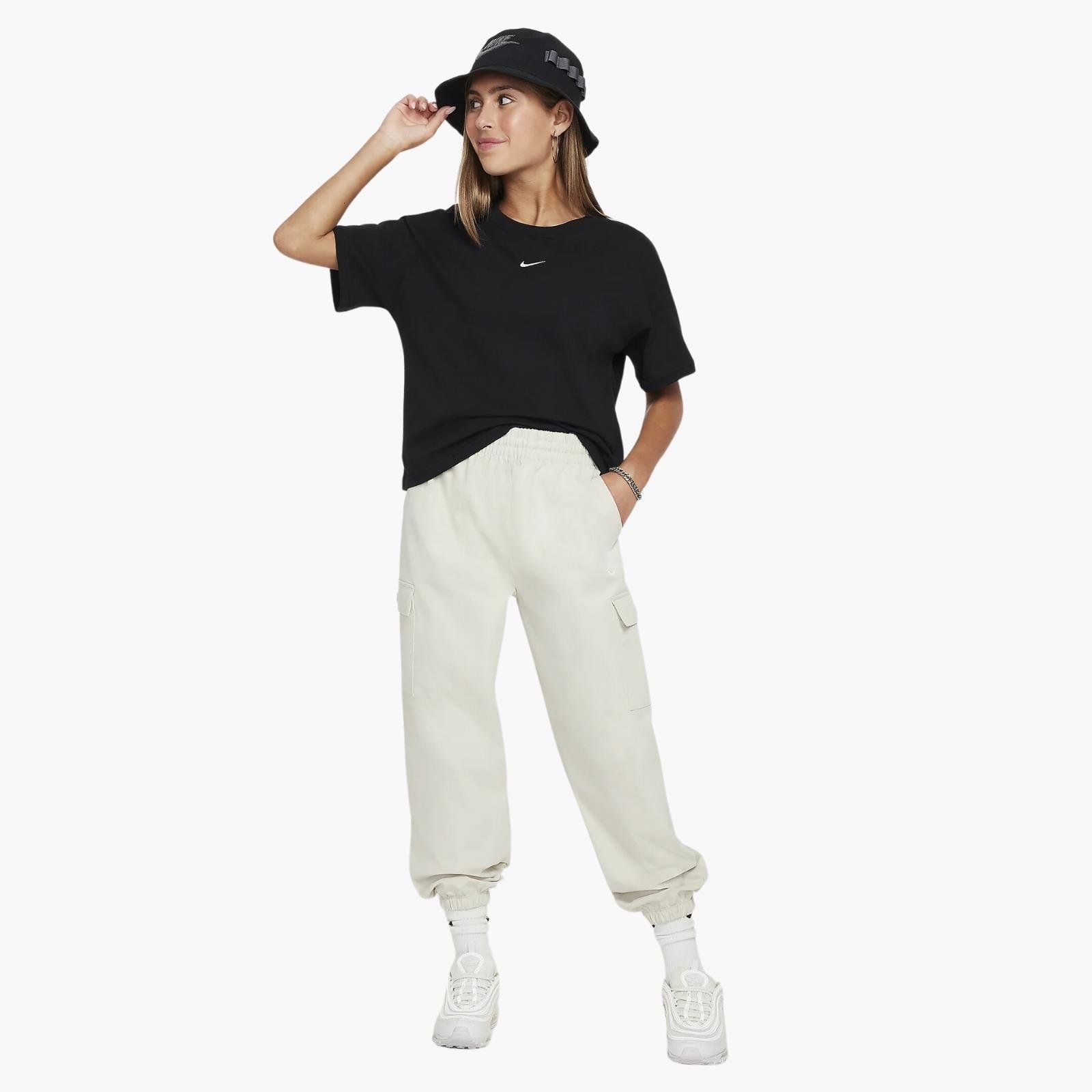 Nike Sportswear Essentials Genç Kız T-Shirt