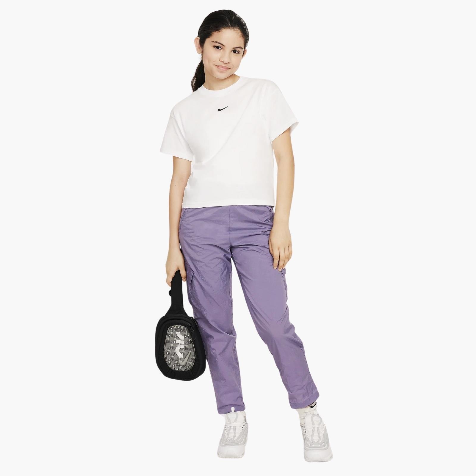 Nike Sportswear Essentials Genç Kız T-Shirt