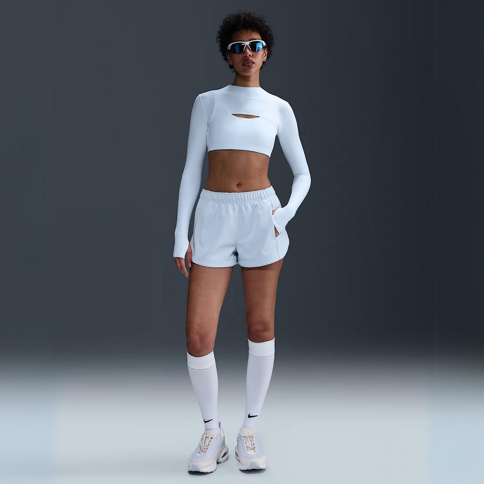 Nike Sportswear Windrunner Normal Belli 5 cm Kadın Şortu