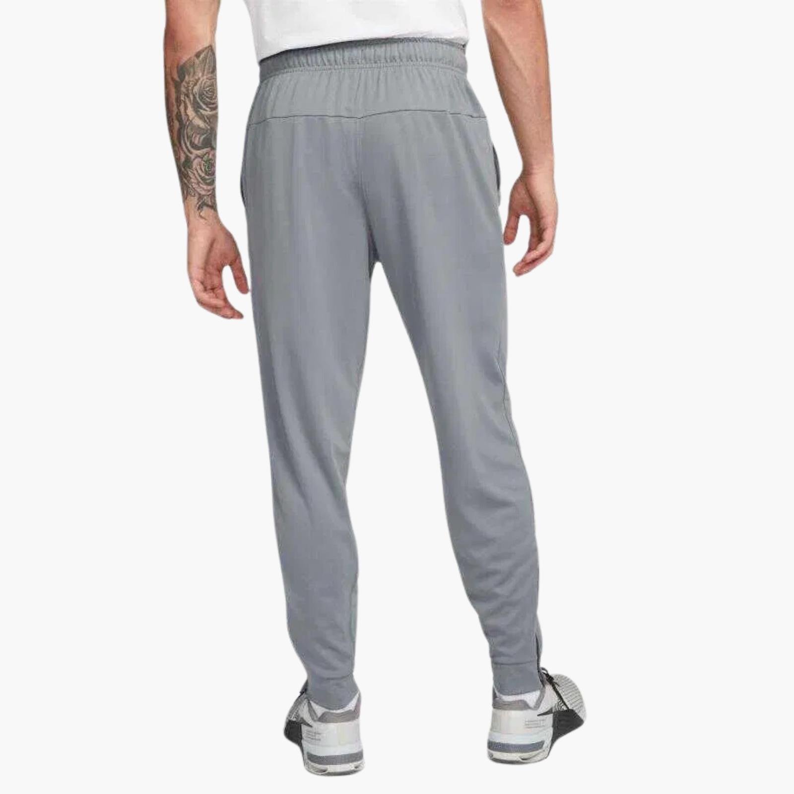 Nike Totality Dri-FIT Bileğe Doğru Daralan Çok Yönlü Eşofman Altı