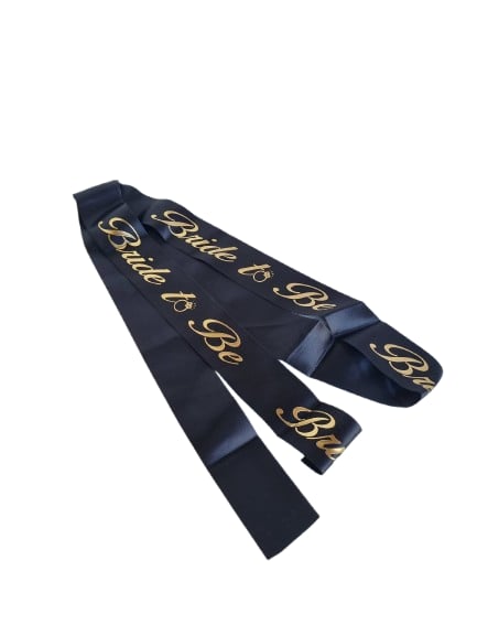 Bride To Be Bekarlığa Veda Kuşak Siyah saten Üstüne Yazı Gold-Altın Varaklı bekarlığa veda kuşağı