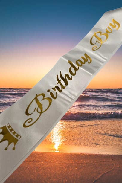 Doğum Günü Parti Kuşağı Birthday Boy yazılı Geniş beyaz saten üstüne Gold varakla yazılı erkek doğum günü aksesuarı      