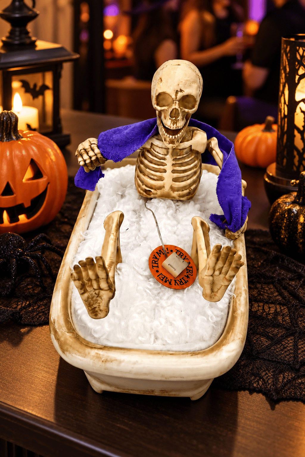 Halloween 26 cm Hareketli Duş Alan İskelet Dekoru – Düğmeli Sesli Cadılar Bayramı