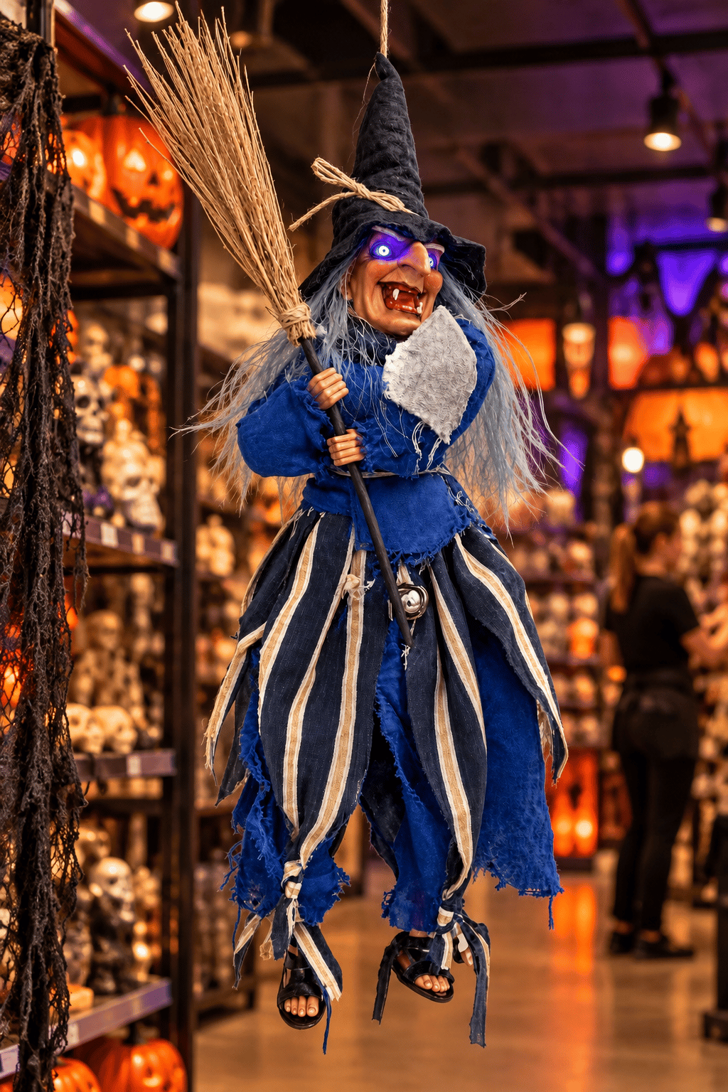 Halloween 55 Cm Sesli Işıklı Cadı Süsü Mavi LED Gözlü Asılabilir