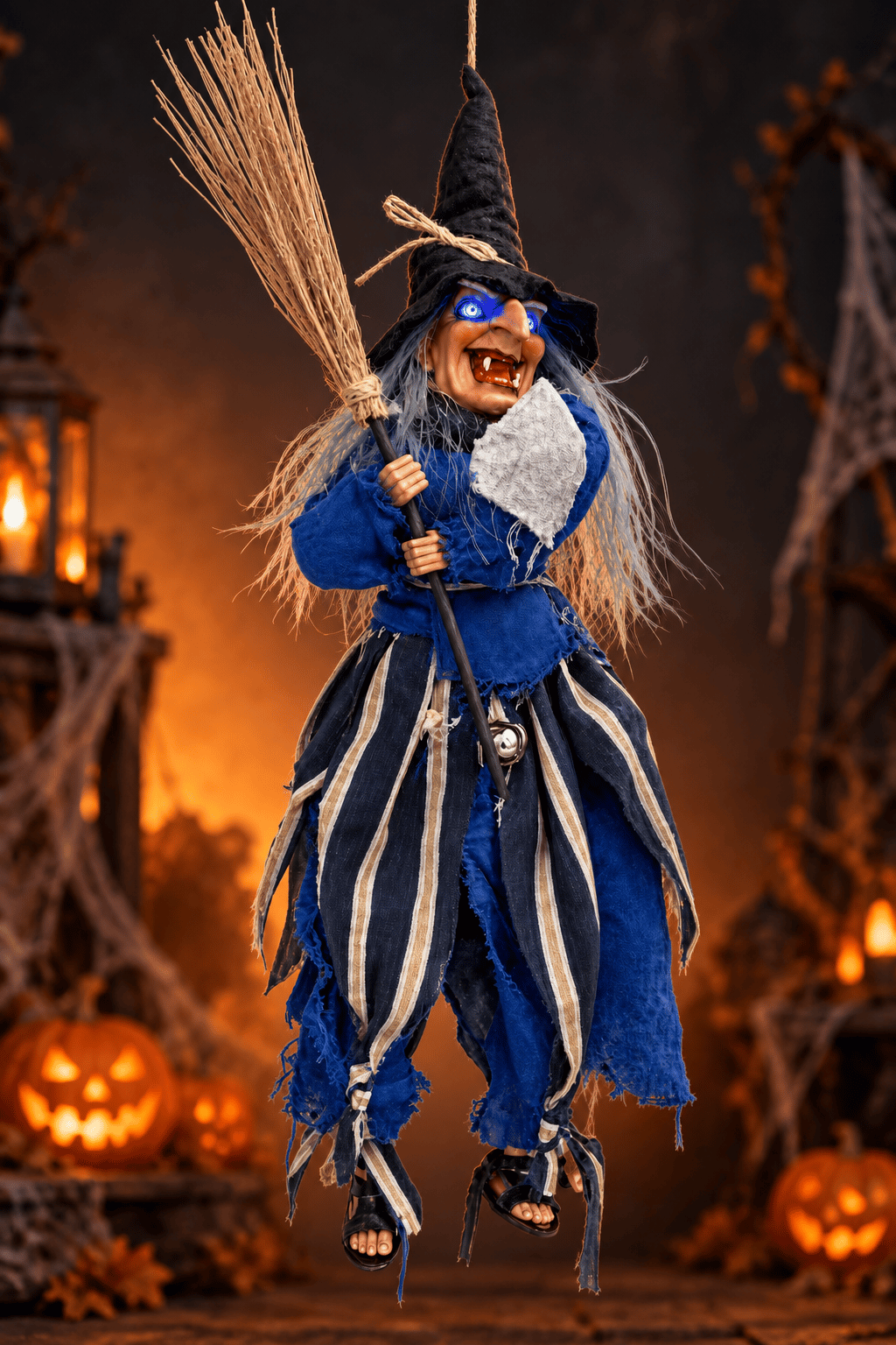 Halloween 55 Cm Sesli Işıklı Cadı Süsü Mavi LED Gözlü Asılabilir