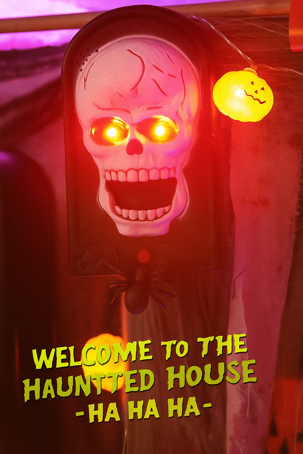 Halloween Cadılar Bayramı Kurukafa Kapı Zili Işık-Sesli-Hareketli Dilinden Örümcek Çıkan
