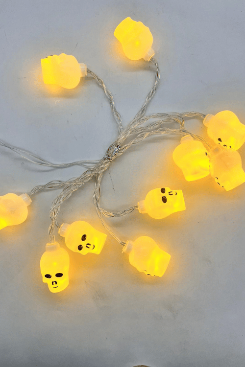 Halloween Cadılar Bayramı Led Işık Kuru Kafa Figür 2m 5cm lik 10lu pilli Parti Aksesuarı