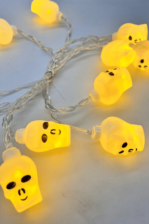 Halloween Cadılar Bayramı Led Işık Kuru Kafa Figür 2m 5cm lik 10lu pilli Parti Aksesuarı