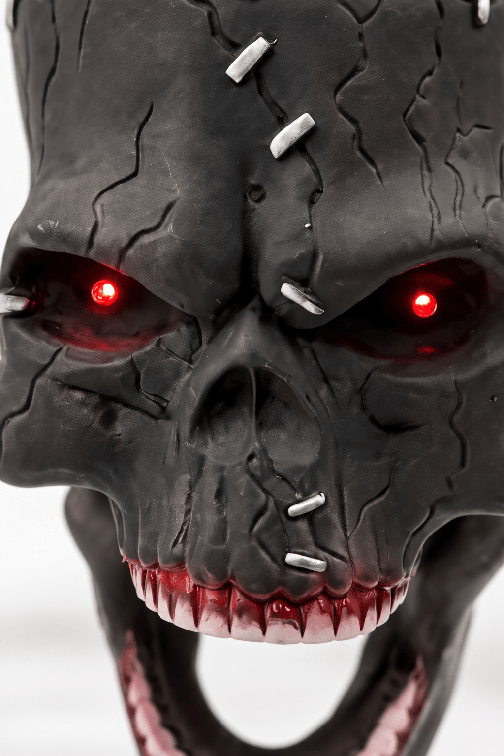 Halloween Sesli ve Kırmızı Işıklı Asılabilir Korkunç Kuru Kafa Cadılar Bayramı