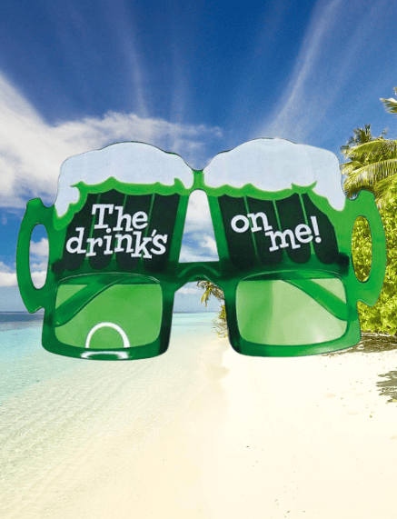 Parti Gözlük  Yeşil Bira Bardağı Şeklinde The Drinks on me yazılı eğlenceli parti gözlüğü