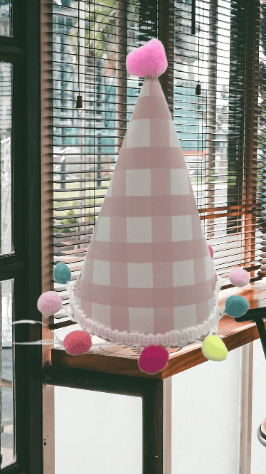 Parti Şapkası Ponponlu Ekoseli Pembe model  17cm Küçük Doğum Günü Şapkası