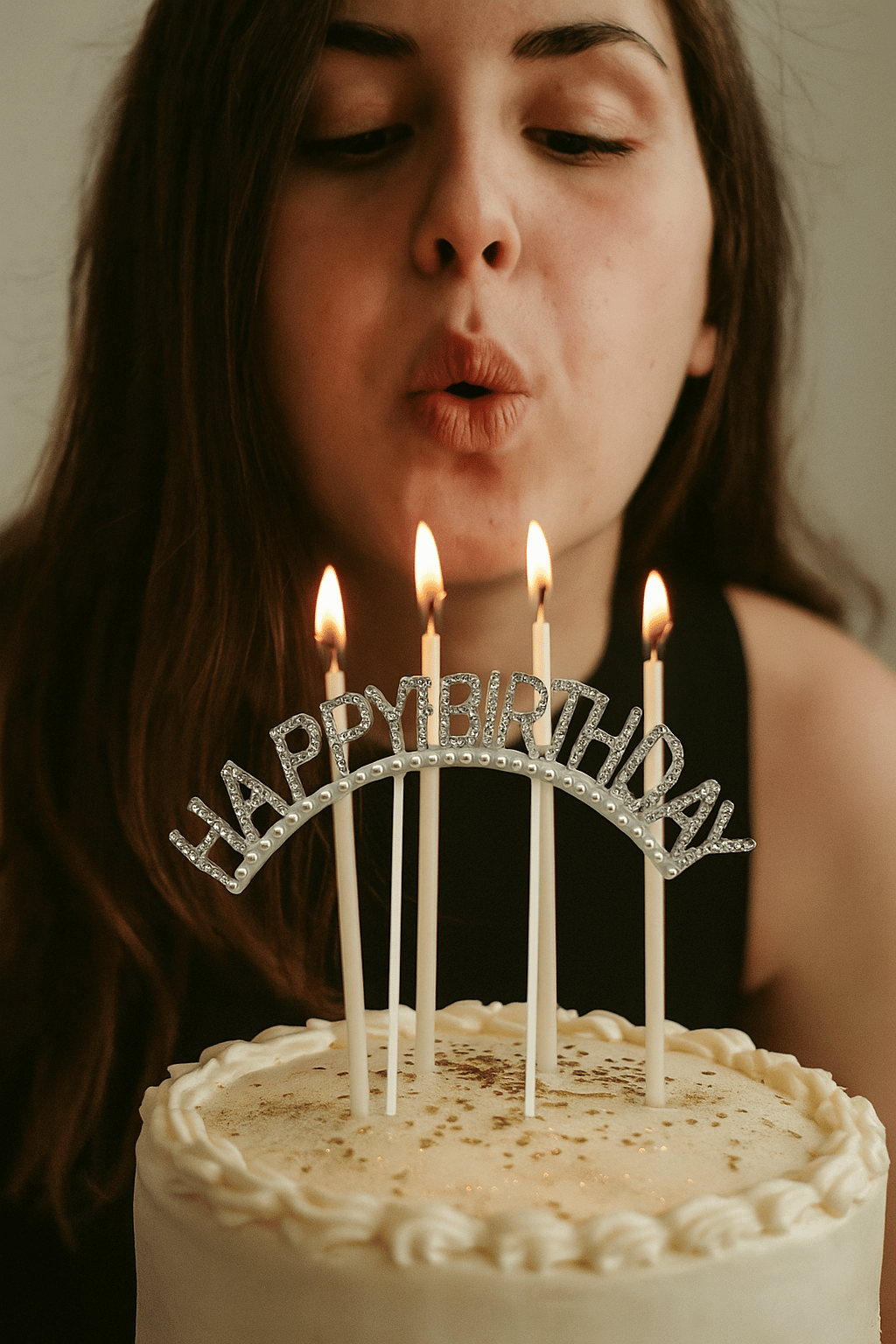 Pasta  Üstü Süsü Çubuklu Taşlarla Happy Birthday  Yazılı Taşlı İncili Doğum Günü Süsü