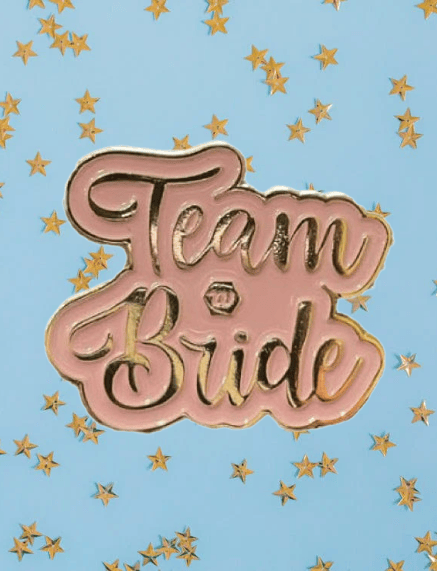 Team bride metal yaka rozeti pembe üstü gold yazı bekarlığa veda partisi-bride to be-nedime rozeti   