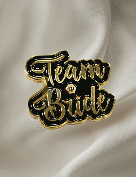 Team bride yazılı yaka rozeti siyah üstü gold yazı Bekarlığa veda Bride to be partisi Gelin nedimeleri