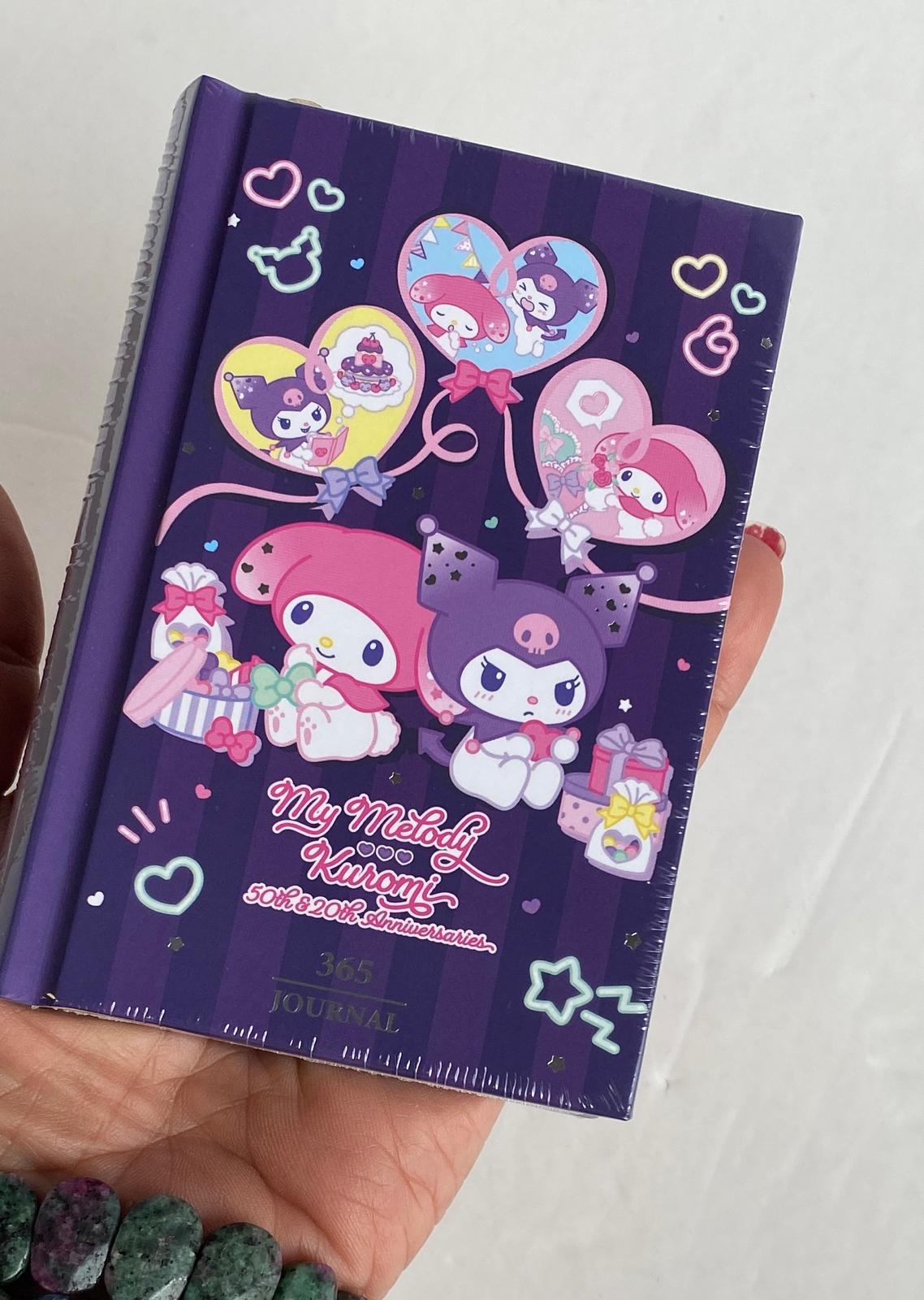 Victori's Journals VJ Kuromi-My Melodi lisanslı 365 Günlük 368 sayfa A7 ebatında gümüş varaklı kenarlı defter