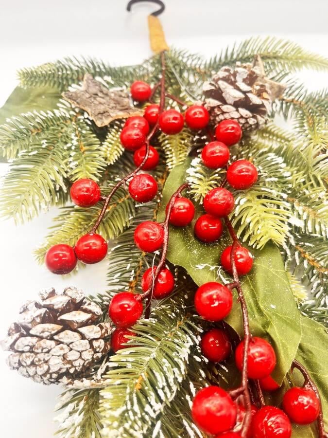 Yılbaşı Çam Dalı Kırmızı Berryli Kancalı 55 Cm