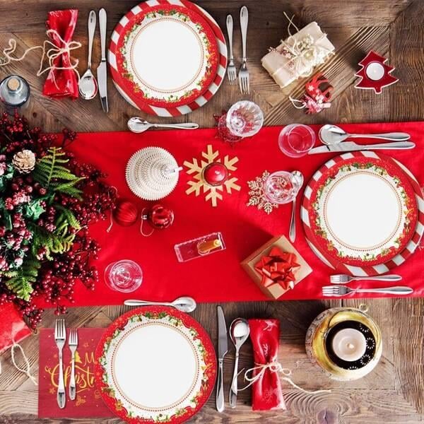 Yılbaşı Tabak orta beyaz kenar çelenk süslü 23 cm 8 li yılbaşı karton tabak yılbaşı sofrası