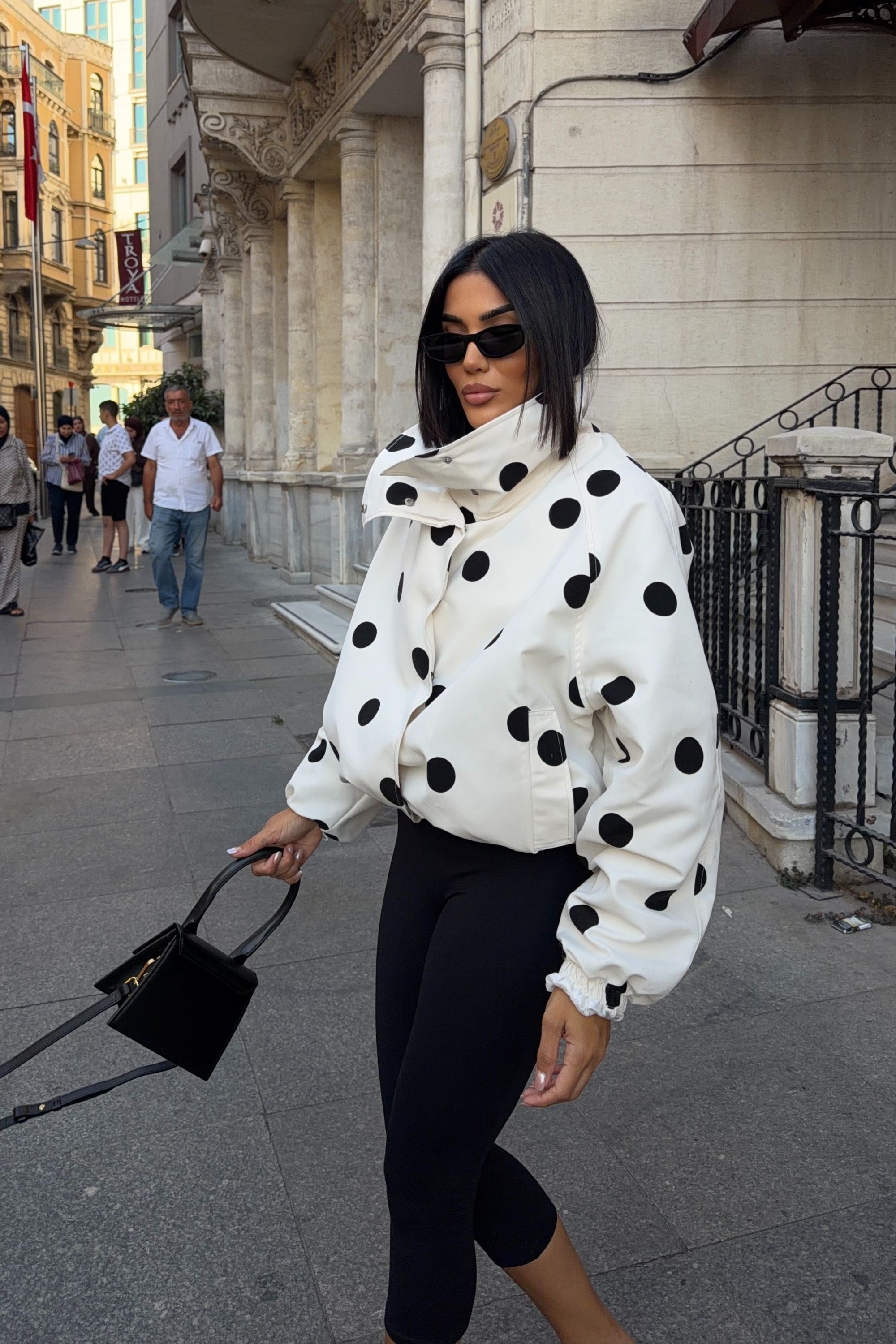Puantiyeli Dik Yaka Oversize Kısa Ceket 6202