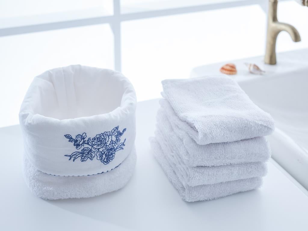 Blue Rose ПОДАРЪЧНА ХАВЛИЯ 4 Set Бродирани 30x45 cm White
