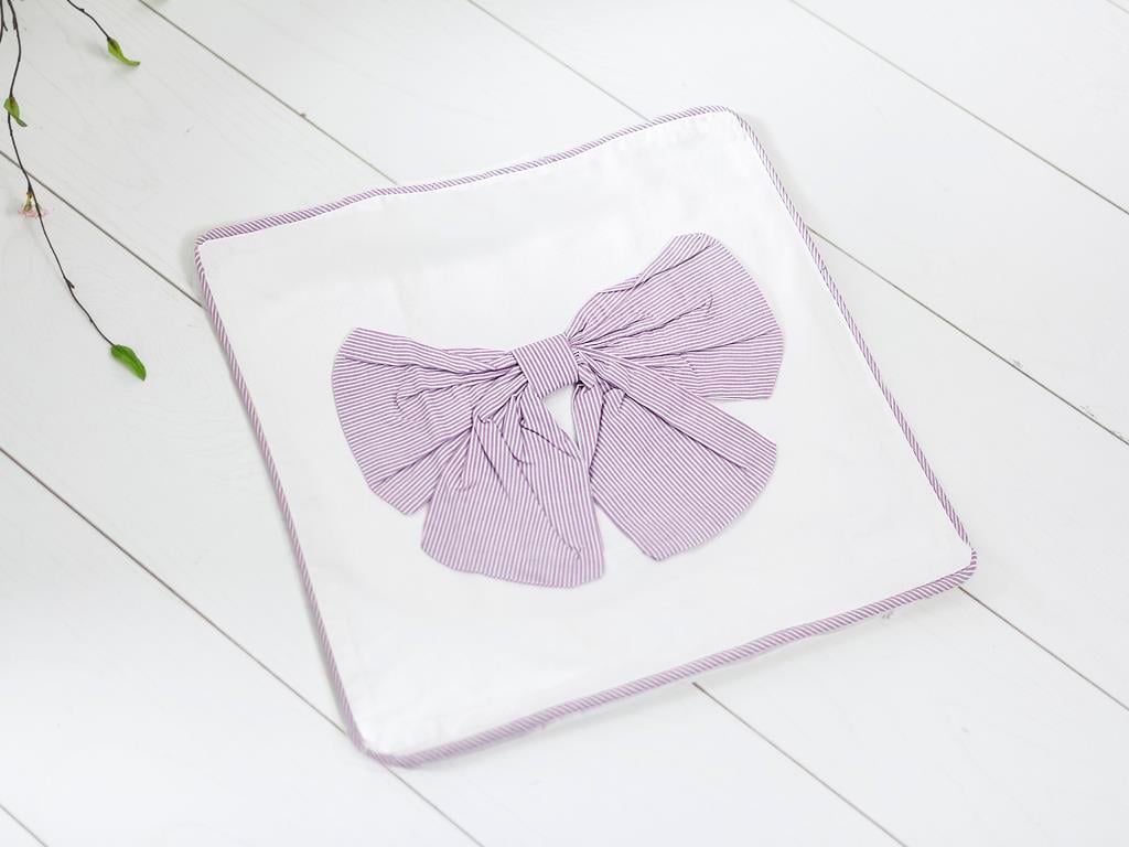 Bow ВЪЗГЛАВНИЦА Бродирани 40x40 cm Purple.