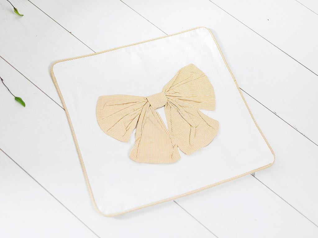 Bow ВЪЗГЛАВНИЦА Бродирани 40x40 cm Yellow.