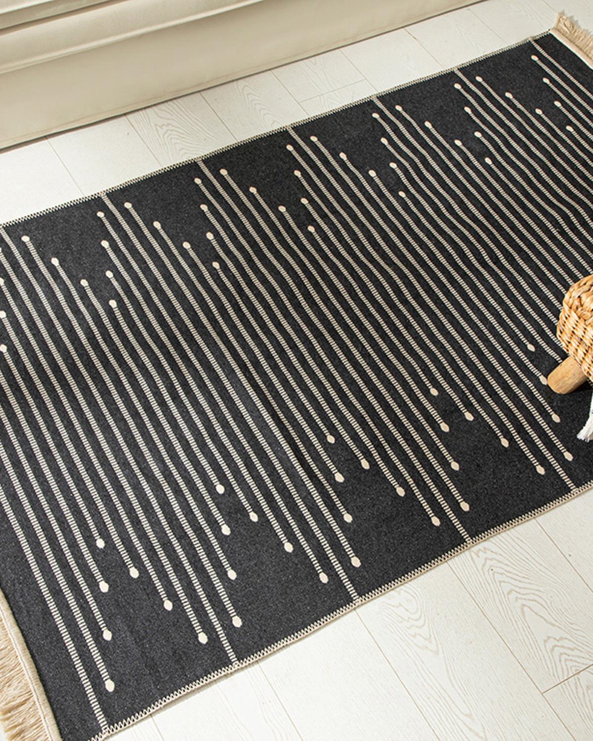 linear Woven Rug 120x180 cm Beige - Black
