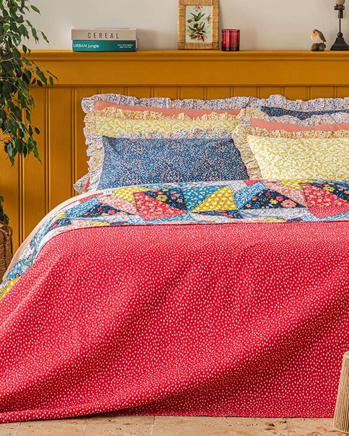 Patchy Florets Универсална Покривка За Легло Двоен Размер, Червено, 200 X 220 Cm