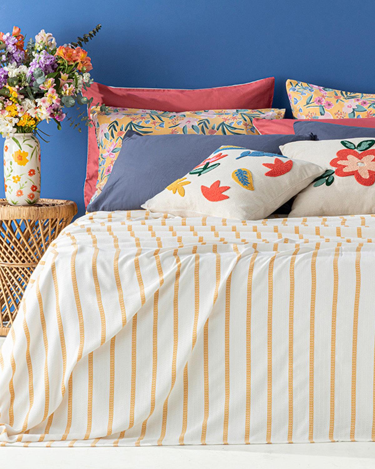 Petite Daisies Painted Yarn Viscose Double Person Summer Blanket 200x220 cm Yellow